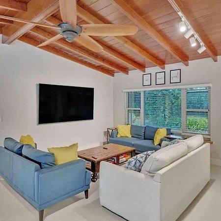 Rare Hidden Getaway Heated Pool 1.5 Acres! Sleeps 16 Villa Fort Lauderdale Exterior photo