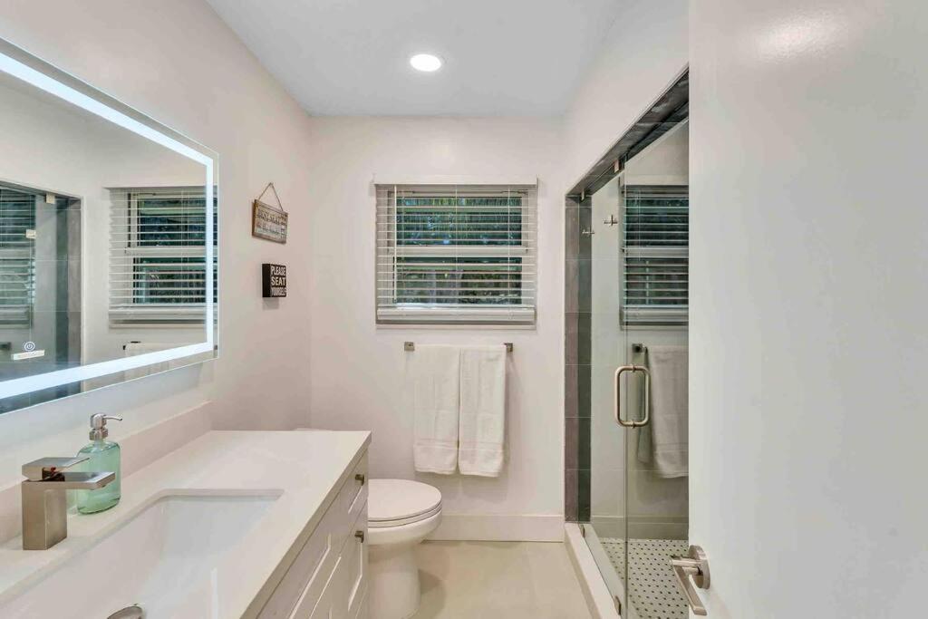 Rare Hidden Getaway Heated Pool 1.5 Acres! Sleeps 16 Villa Fort Lauderdale Exterior photo