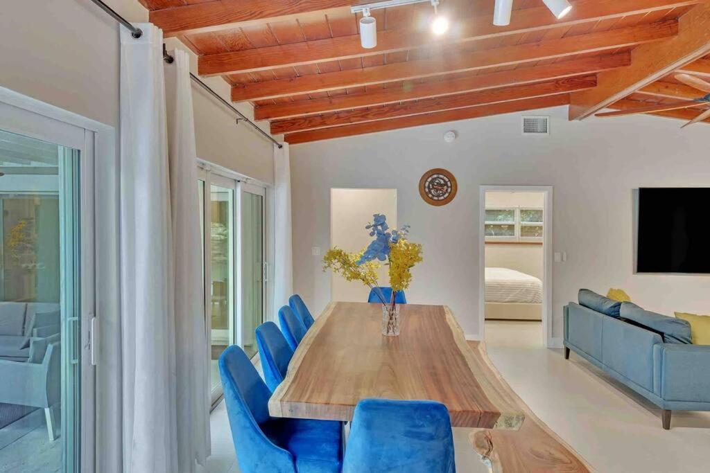 Rare Hidden Getaway Heated Pool 1.5 Acres! Sleeps 16 Villa Fort Lauderdale Exterior photo
