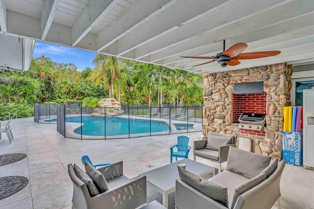 Rare Hidden Getaway Heated Pool 1.5 Acres! Sleeps 16 Villa Fort Lauderdale Exterior photo