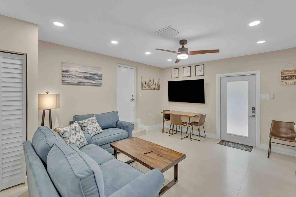 Rare Hidden Getaway Heated Pool 1.5 Acres! Sleeps 16 Villa Fort Lauderdale Exterior photo