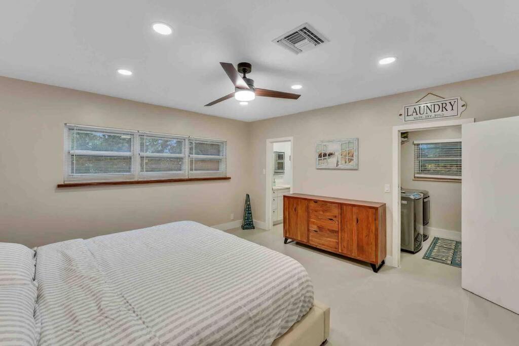 Rare Hidden Getaway Heated Pool 1.5 Acres! Sleeps 16 Villa Fort Lauderdale Exterior photo