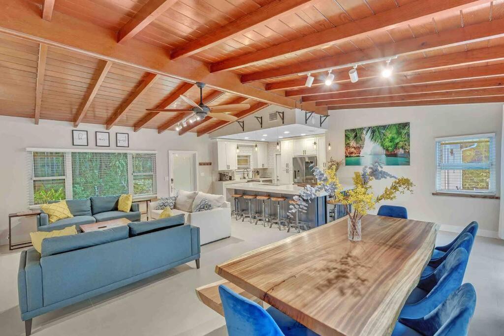 Rare Hidden Getaway Heated Pool 1.5 Acres! Sleeps 16 Villa Fort Lauderdale Exterior photo