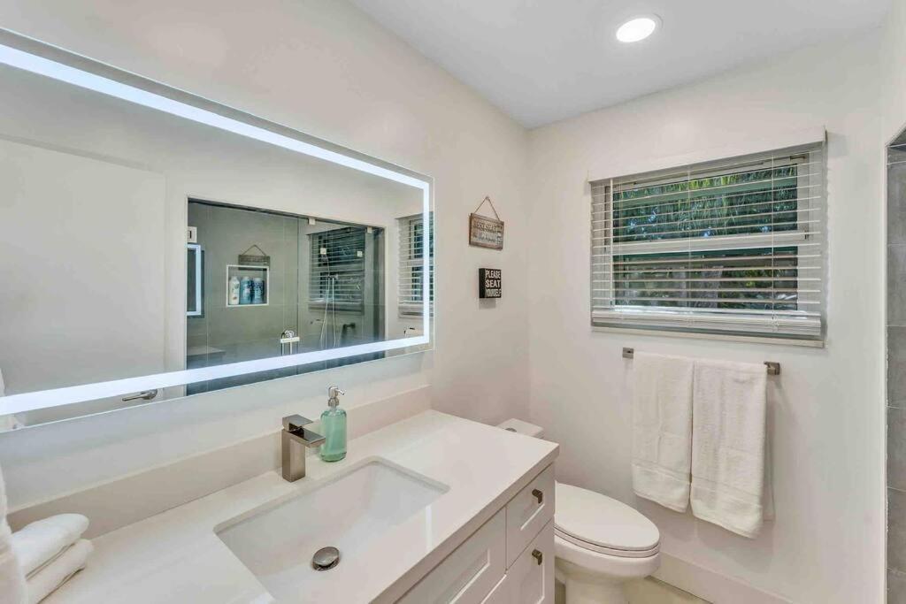 Rare Hidden Getaway Heated Pool 1.5 Acres! Sleeps 16 Villa Fort Lauderdale Exterior photo