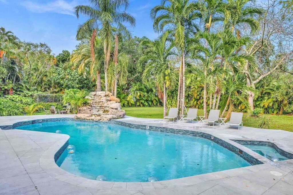 Rare Hidden Getaway Heated Pool 1.5 Acres! Sleeps 16 Villa Fort Lauderdale Exterior photo