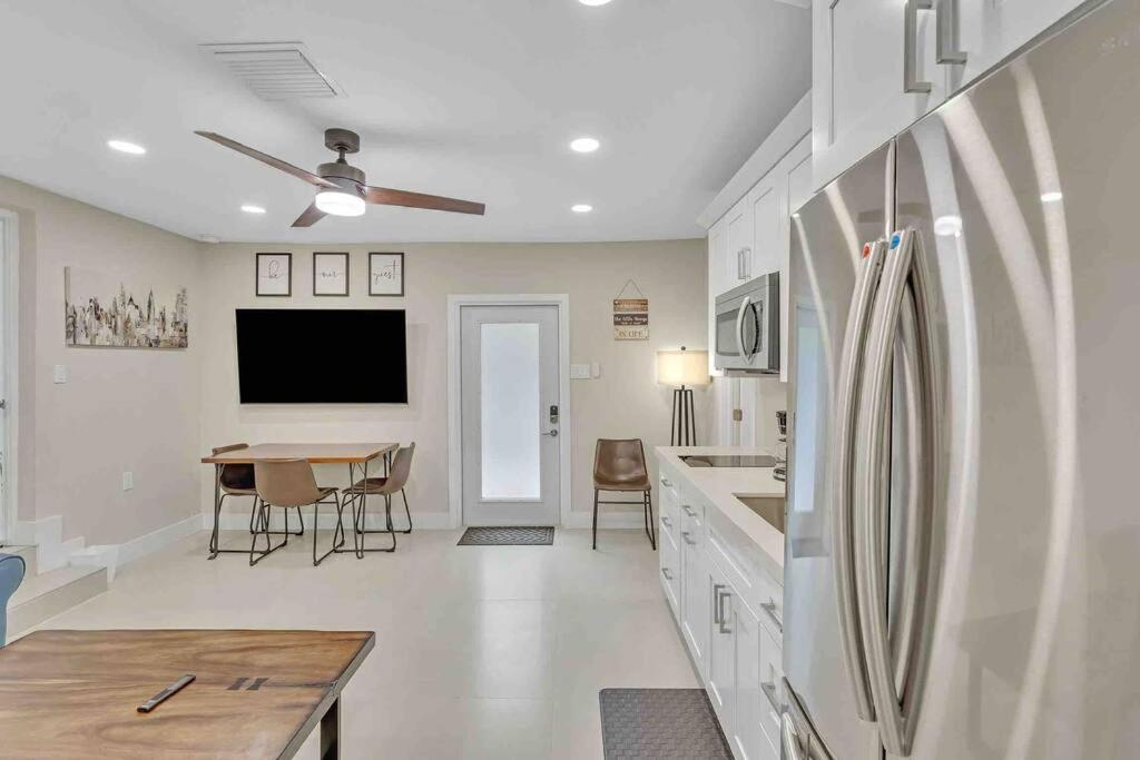 Rare Hidden Getaway Heated Pool 1.5 Acres! Sleeps 16 Villa Fort Lauderdale Exterior photo